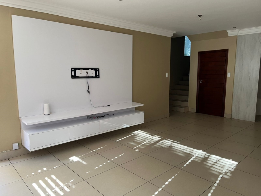 To Let 3 Bedroom Property for Rent in Heuwelsig Free State